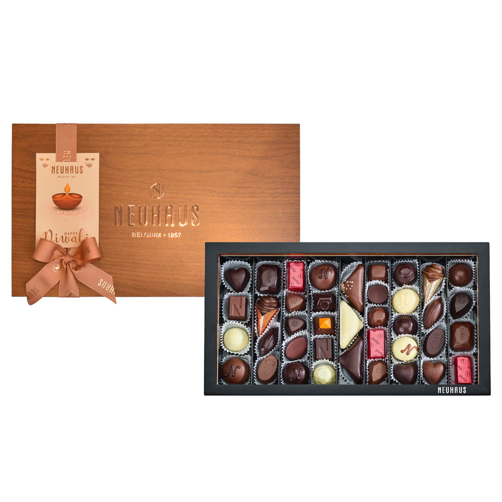 Wooden Hosting Box Masterpieces by Neuhaus (39 Chocolates